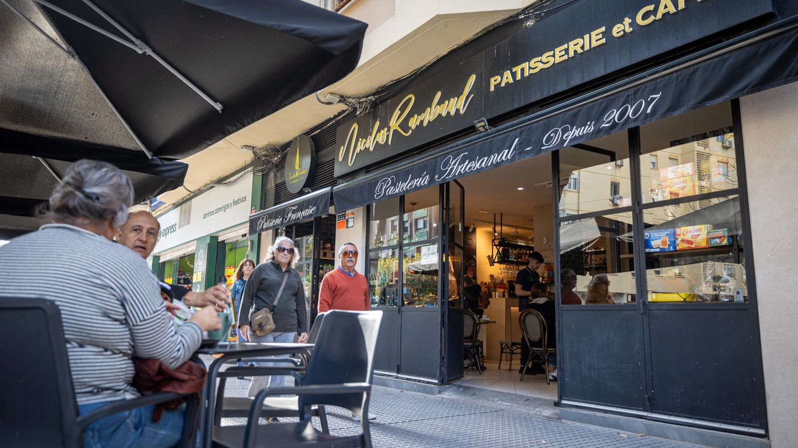 Exterior de la cafetería situada en la avenida Ana de Viya de Cádiz. Exterior de la cafetería situada en la avenida Ana de Viya de Cádiz.