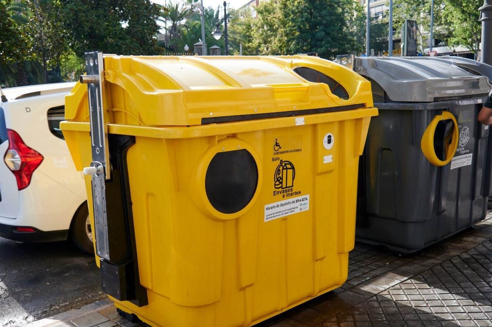 Uno de los contenedores instalados por Sadeco.