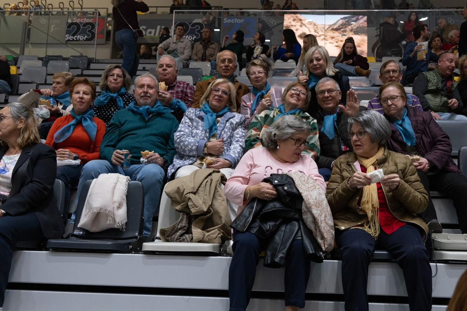Así se disfruta en Jaén del concierto de Raphael, "Raphaelísimo"