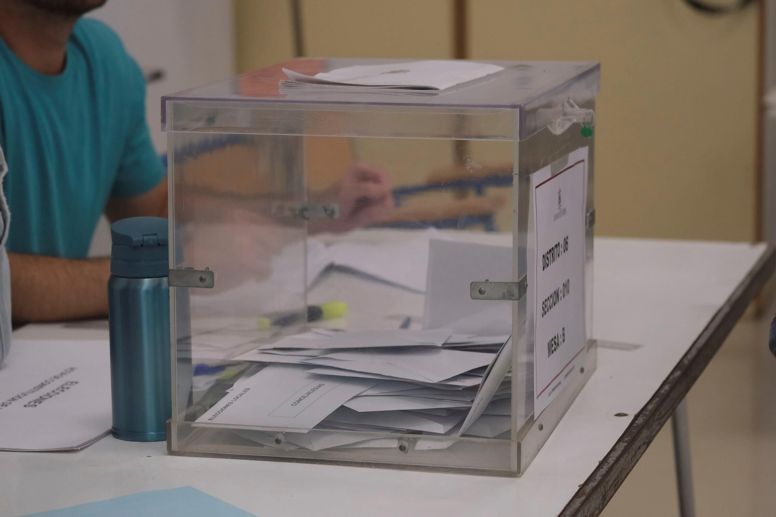 Urna con votos de las pasadas elecciones municipales en Córdoba. Urna con votos de las pasadas elecciones municipales en Córdoba.