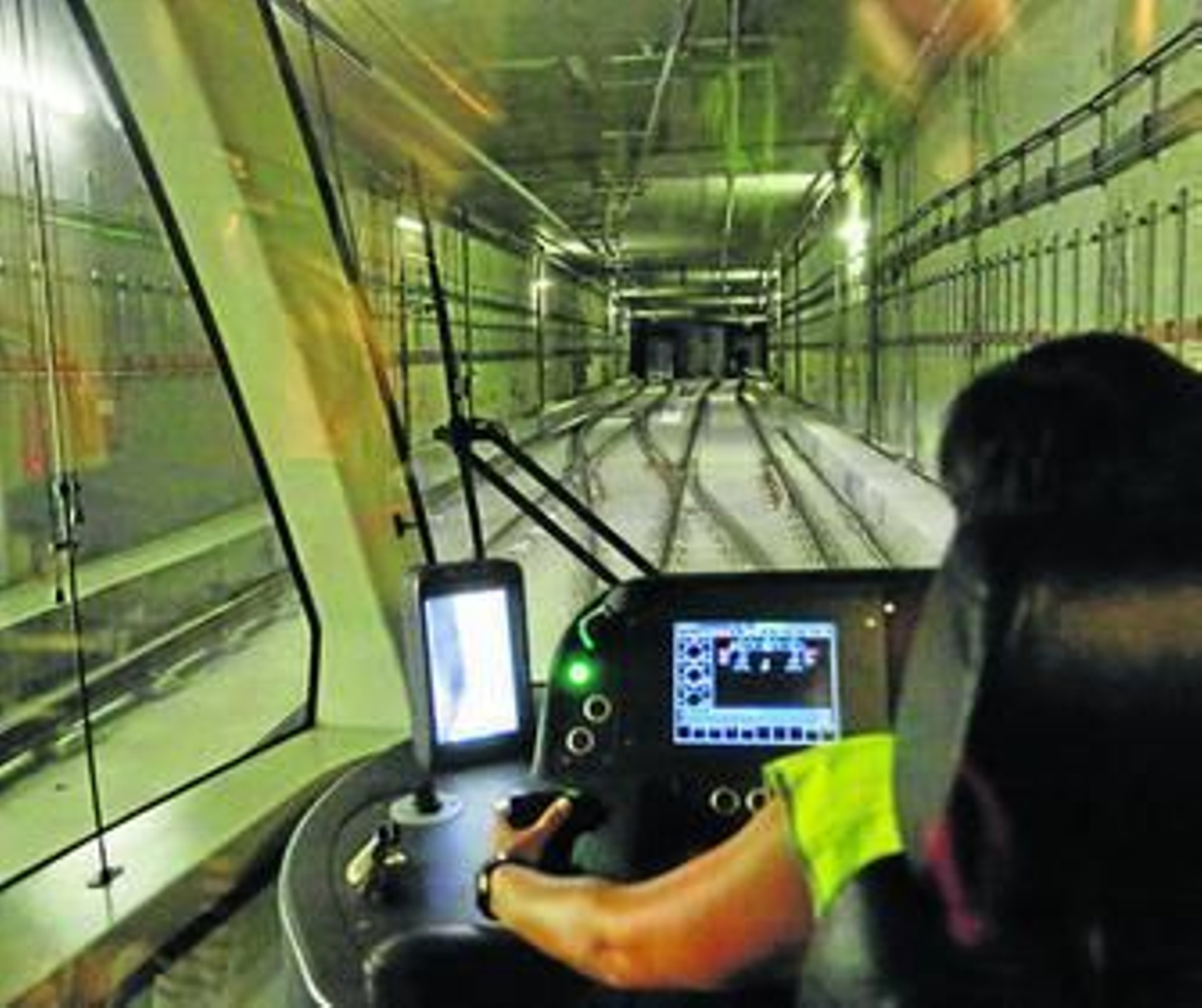 Vista del túnel del Metro desde el interior desde la cabida de uno de los trenes.