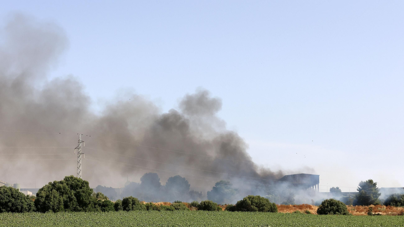 Imágenes del incendio en la planta de Las Calandrias en Jerez