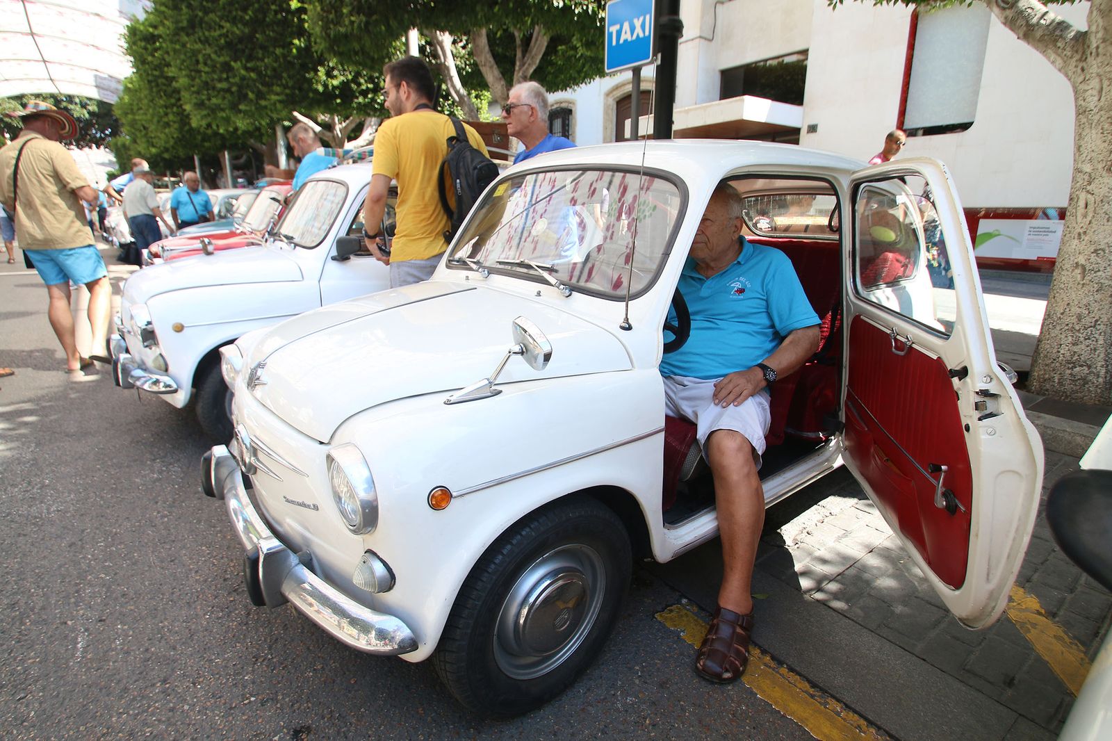 Fotogalería Exhibición Seat 600. Feria Almería 2019