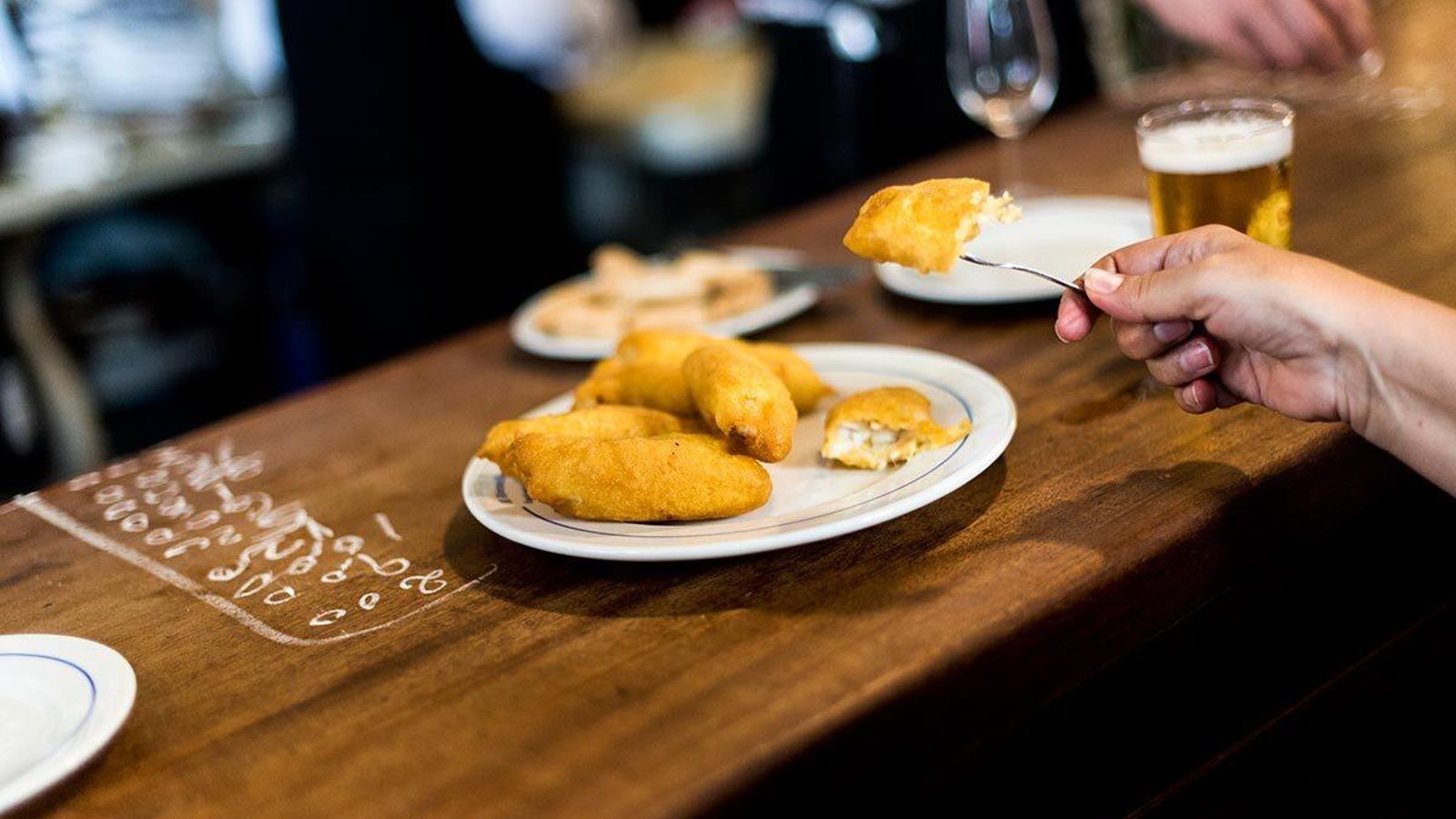 Ración de pavías de bacalao en El Rinconcillo
