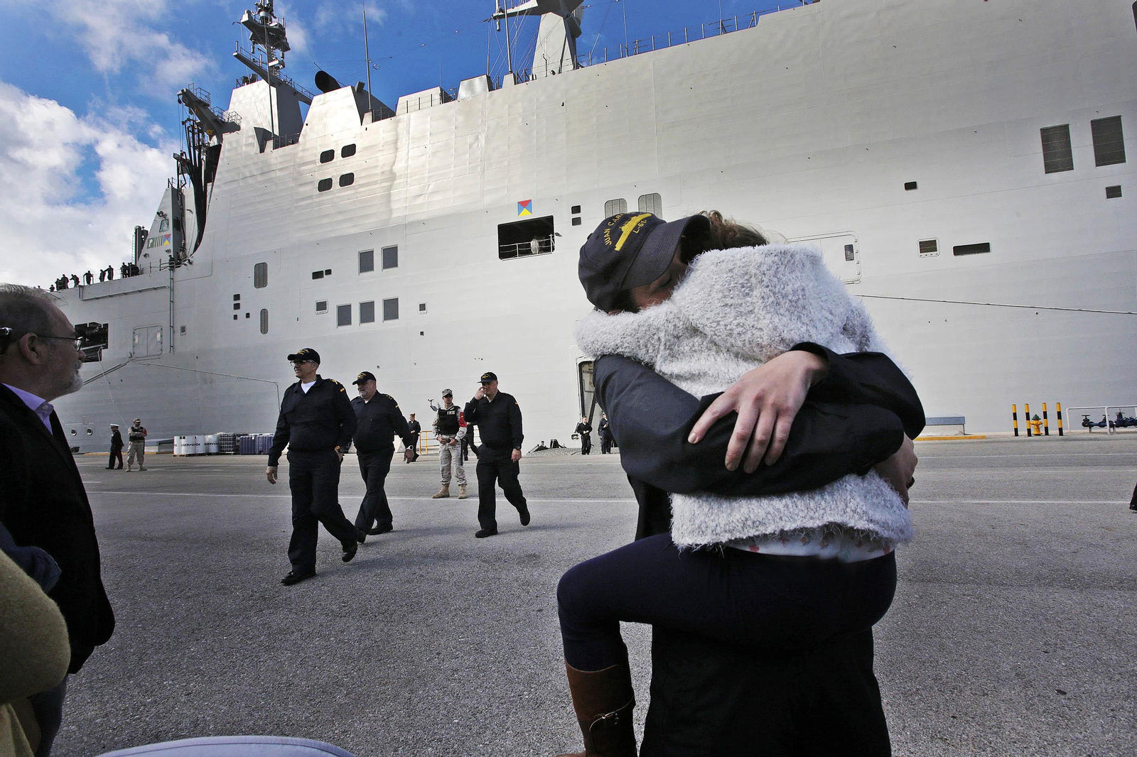 Imágenes de la despedida del 'Juan Carlos I'