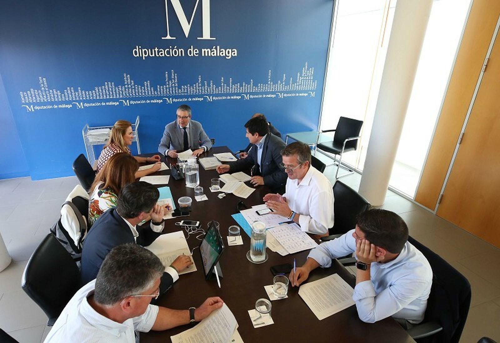Mesa de trabajo en la Diputación de Málaga