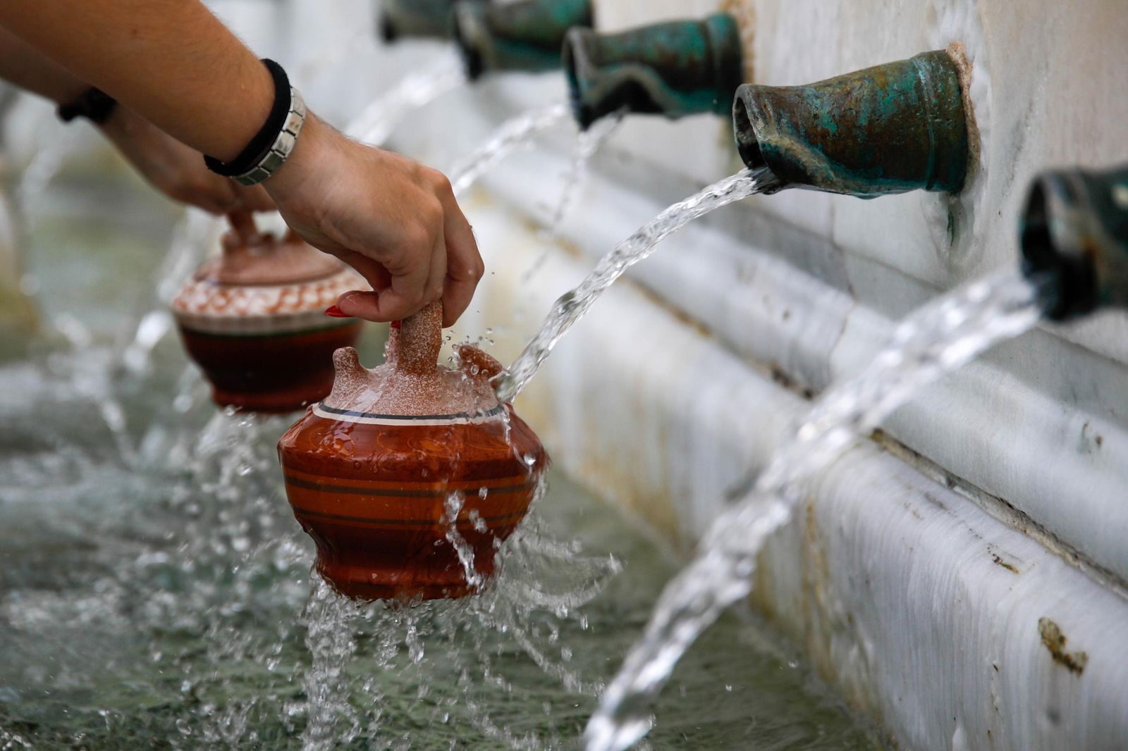 La Subida del Agua de las fiestas de Mojácar, en imágenes