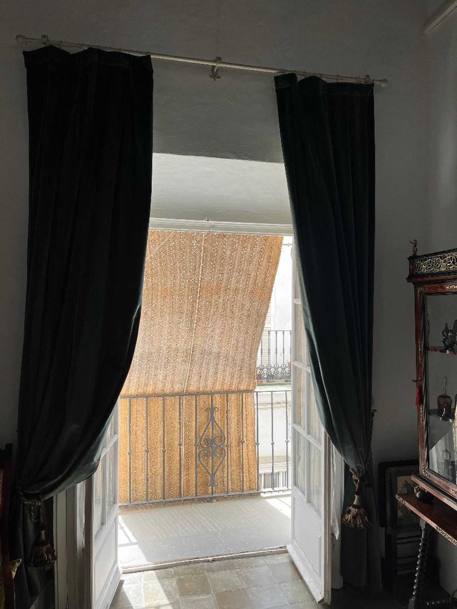 Así es el interior de la casa de Sanlúcar del matrimonio Angulo-Cuquerella