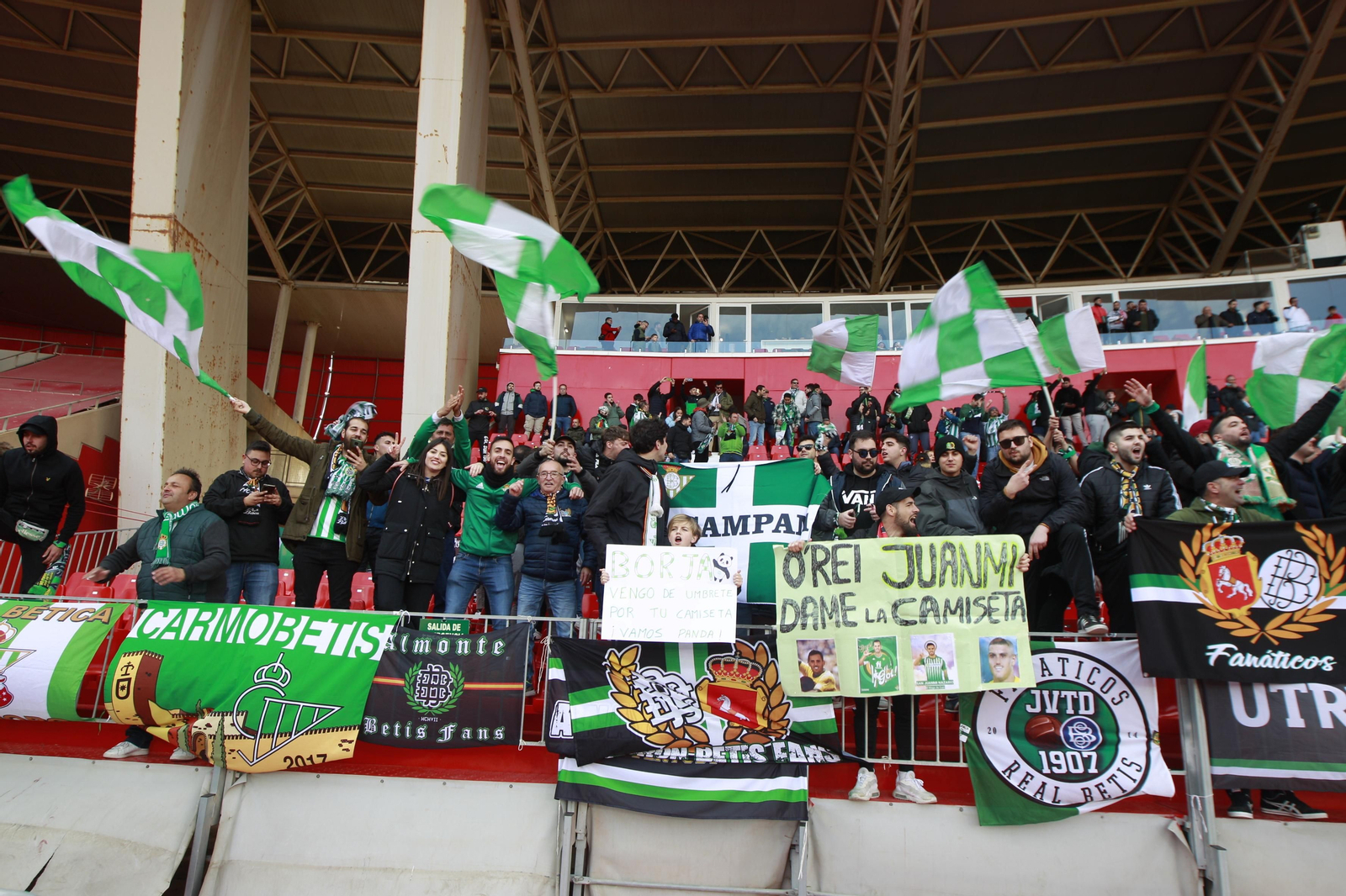 Imágenes del partido de fútbol U.D. Almería-Real Betis Balompié