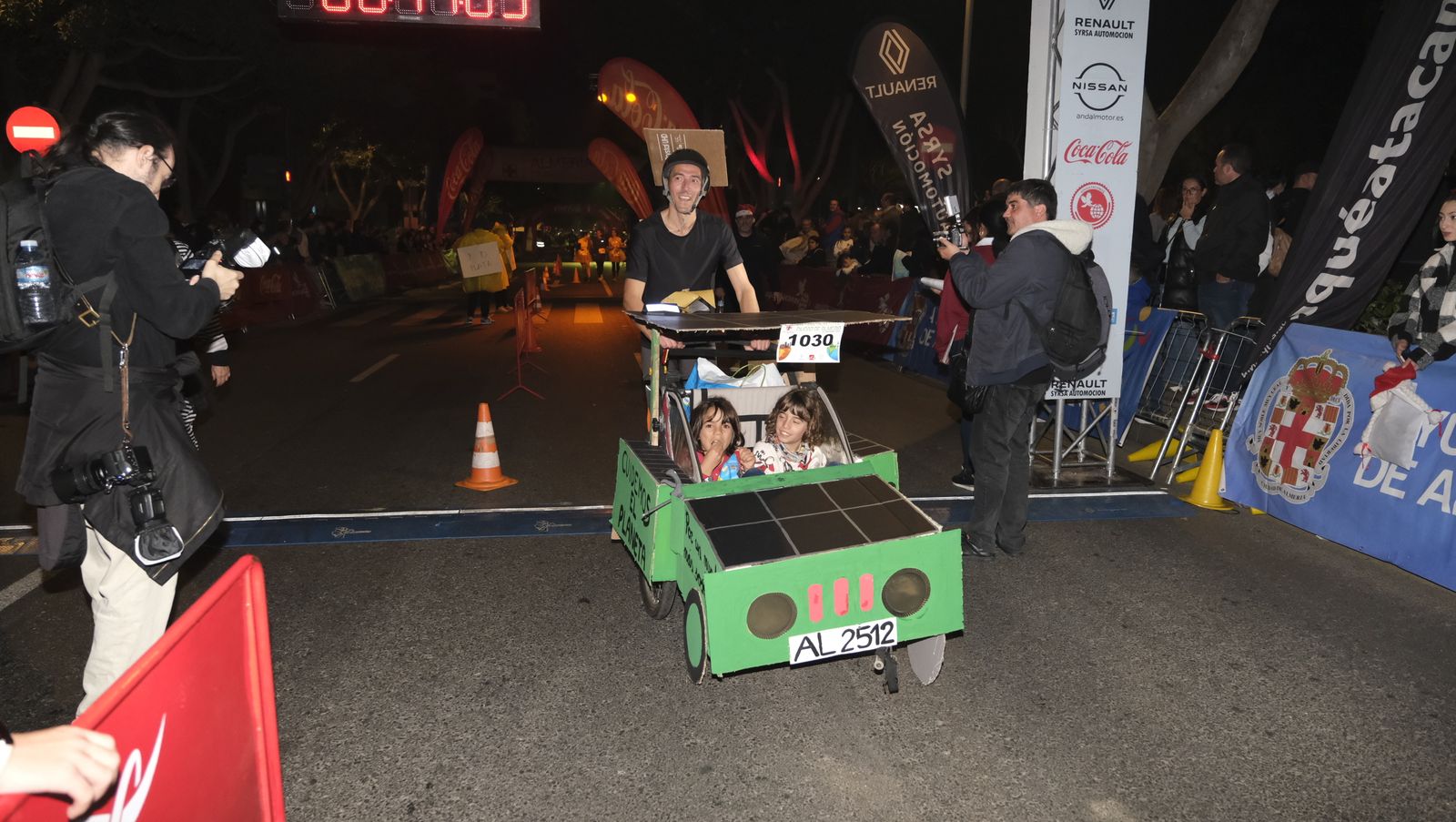 Imágenes de la XIV edición de la San Silvestre de Almería