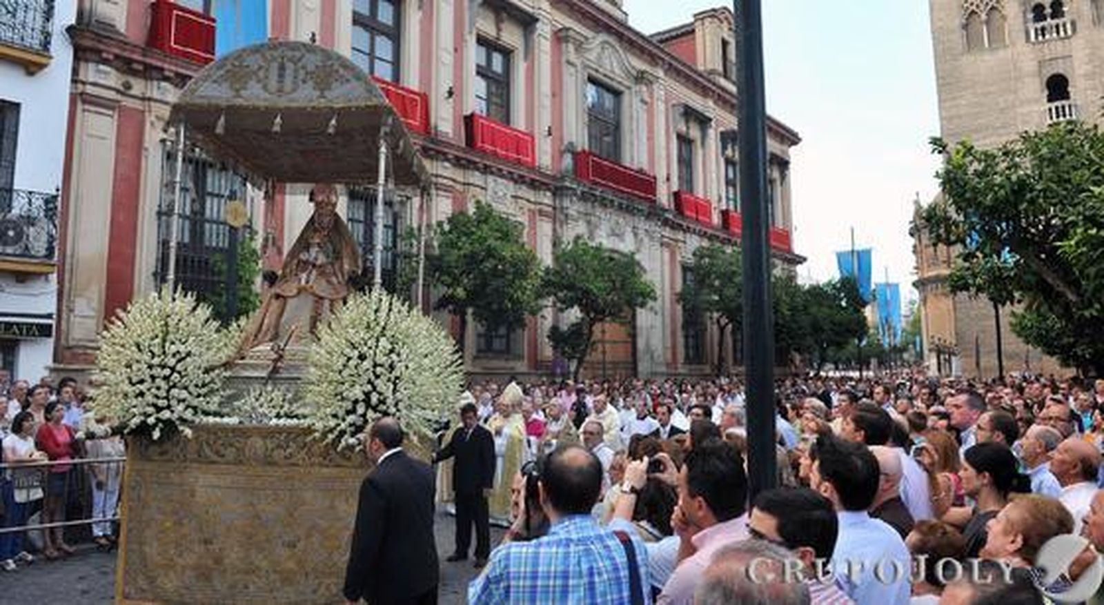 La Patrona se pasea por las calles del centro. 

Foto: Juan Carlos Vázquez