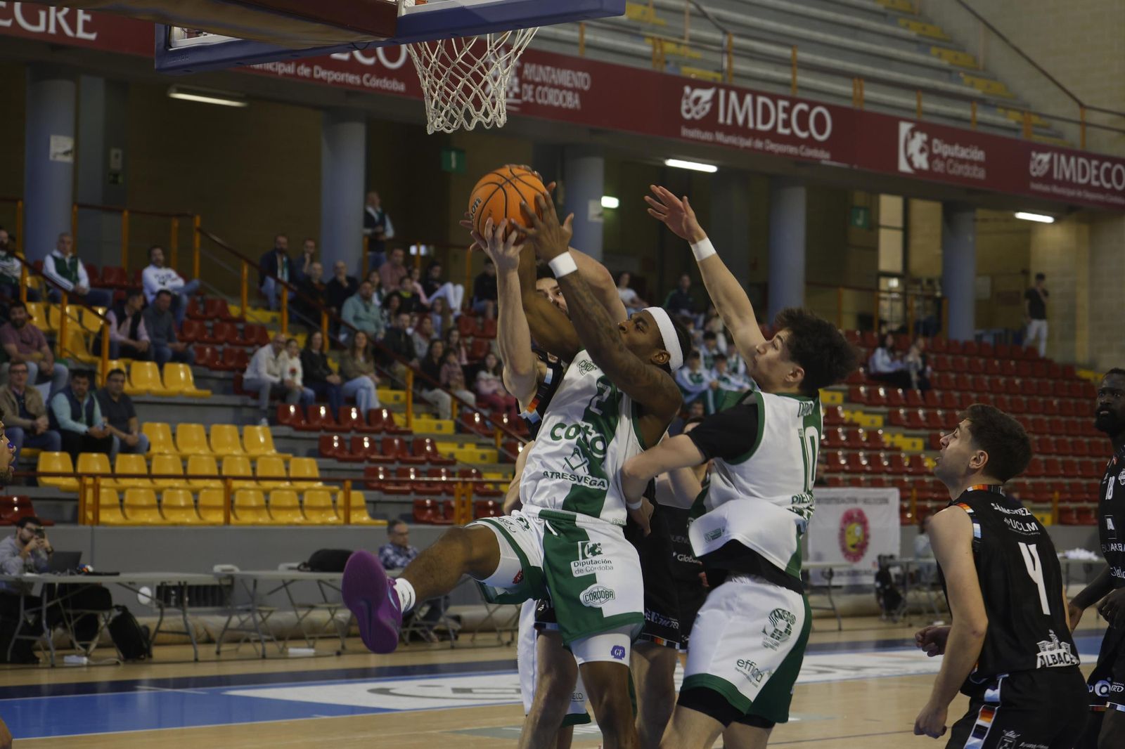 Las mejores fotos del ambiente en Vista Alegre para el Coto Córdoba - Albacete