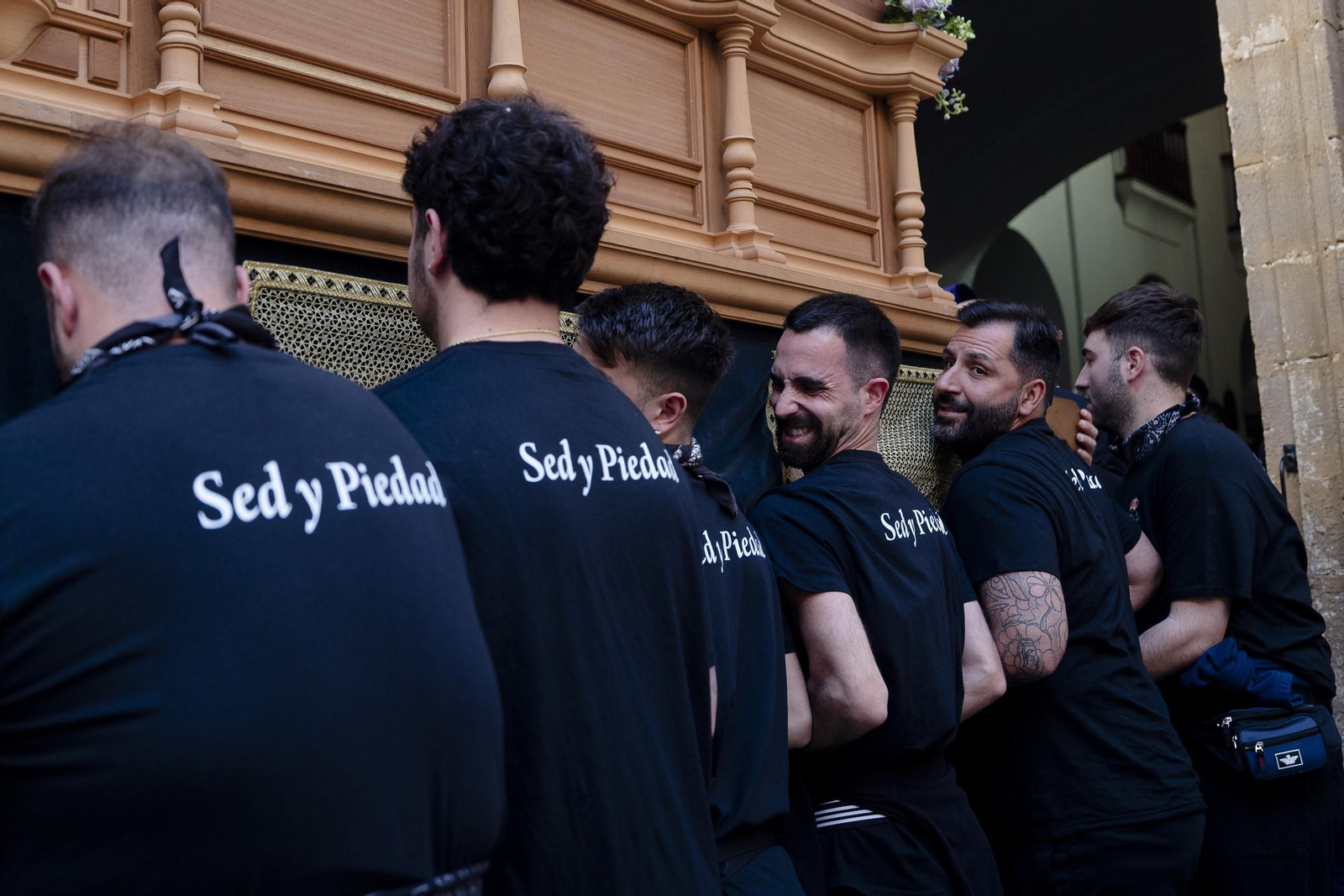 Imágenes de la salida de Siete Palabras en la Semana Santa de Cádiz 2025