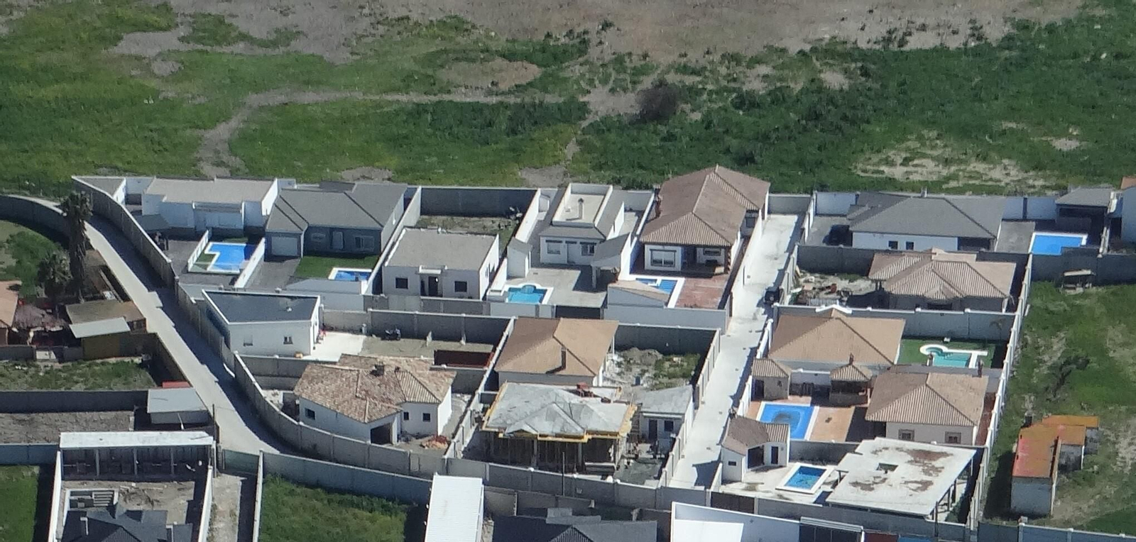 Chalés ilegales en El Zabal.