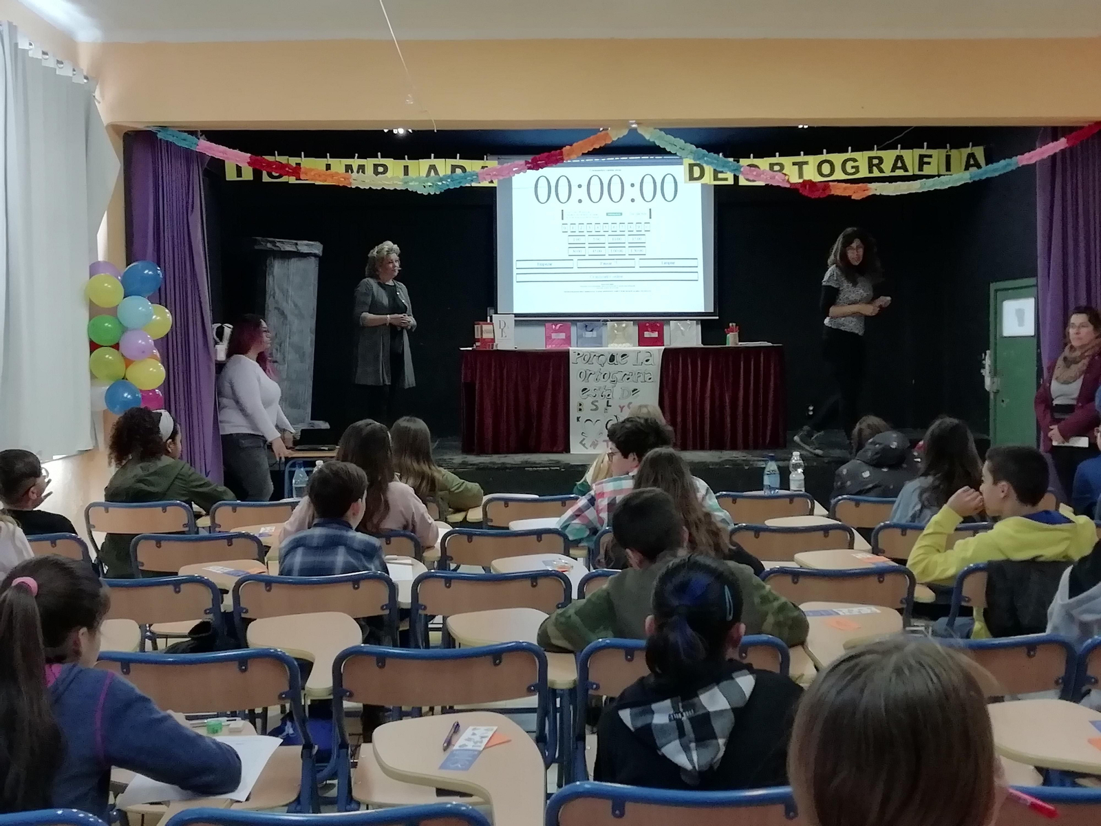 Imagen de la final de las Olimpiadas de Ortografía celebrada en el IES San Severiano