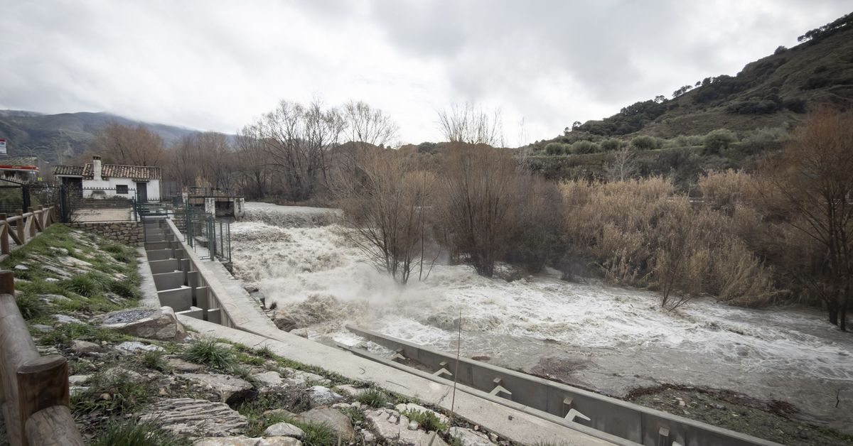 Aviso a la población de Granada: empieza un nuevo desembalse en el pantano de Canales