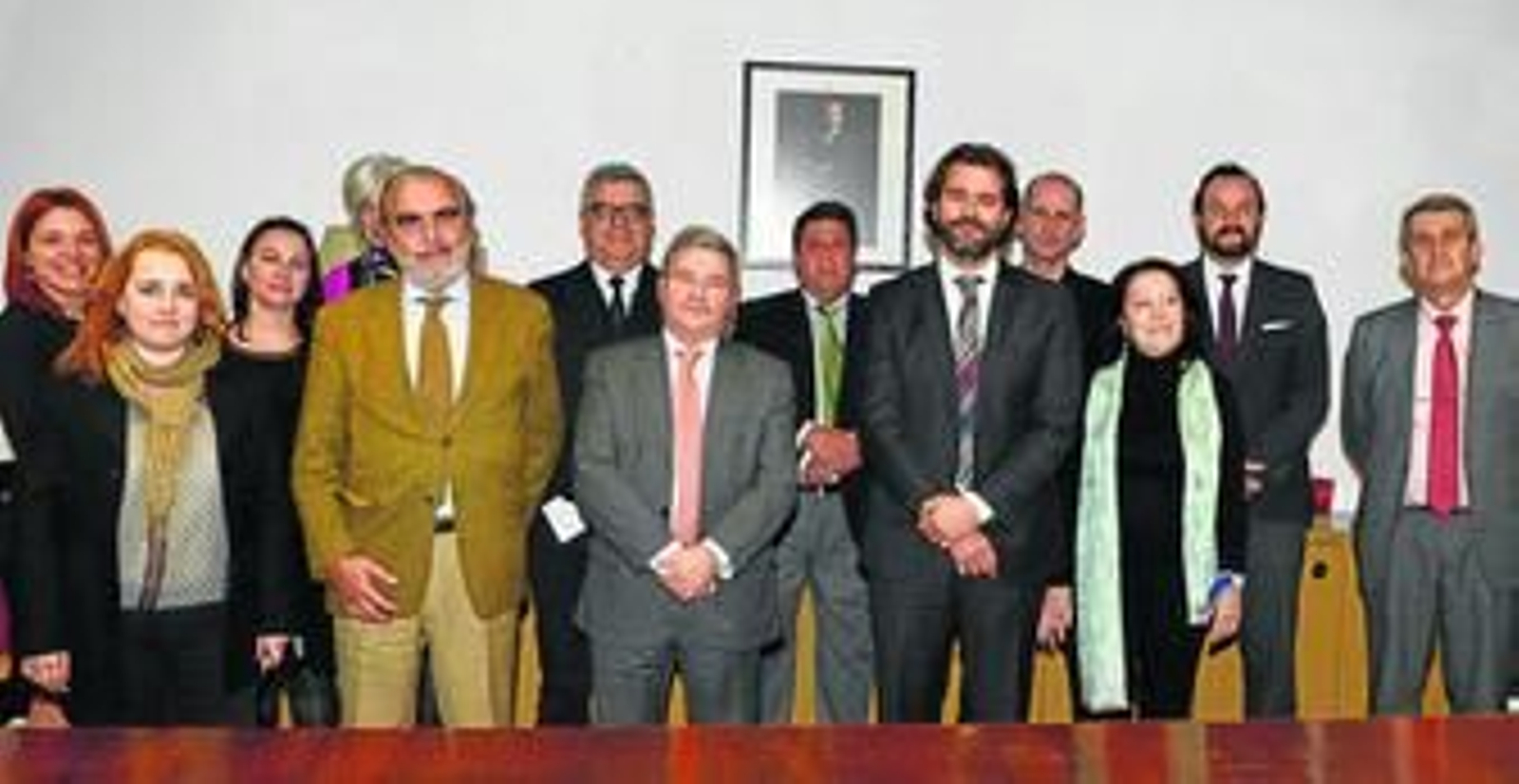 Babé junto al resto de responsables del sector durante la constitución de la Conferencia de Bebidas Espirituosas. Babé junto al resto de responsables del sector durante la constitución de la Conferencia de Bebidas Espirituosas.