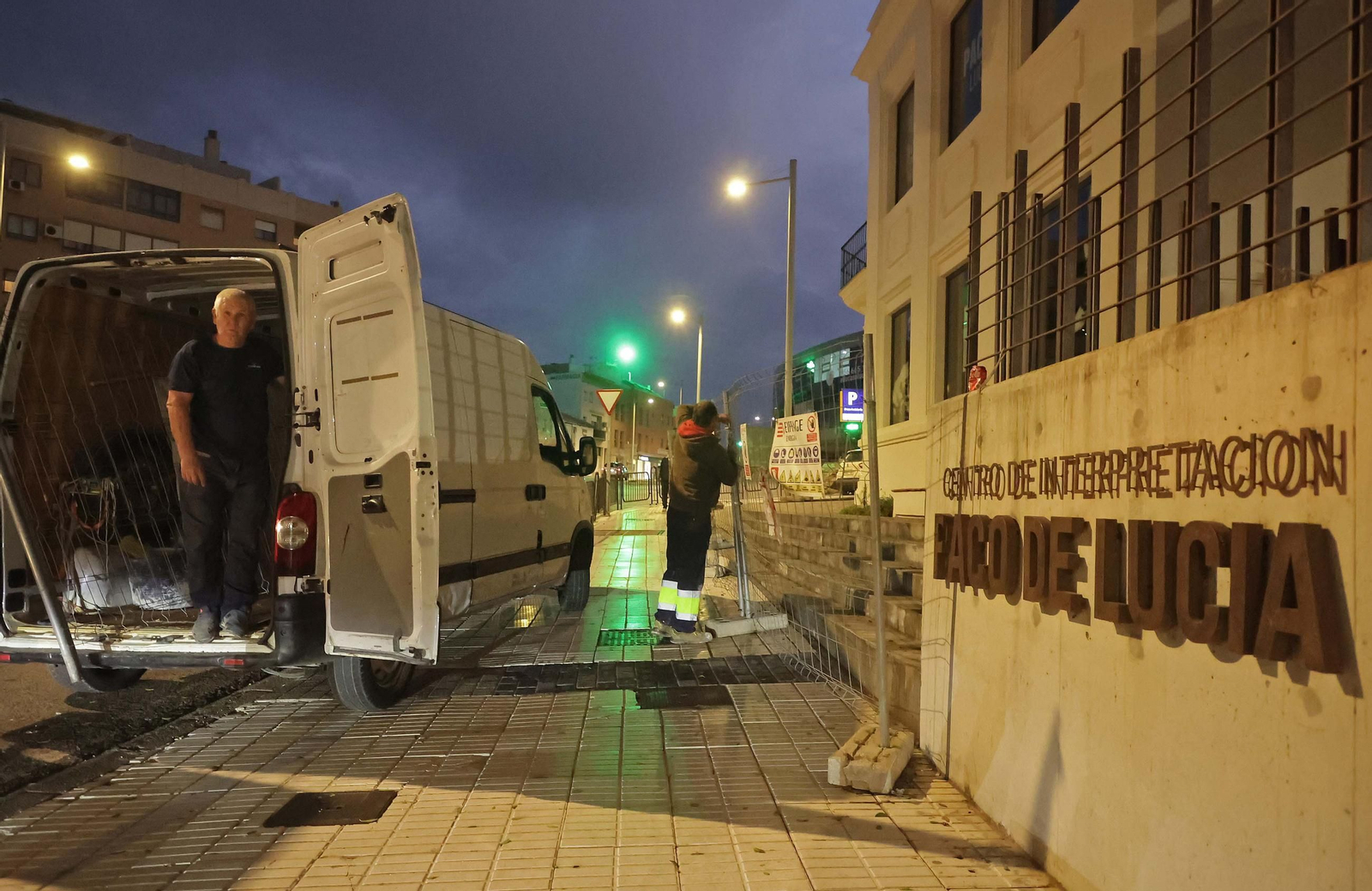 Fotos de los últimos preparativos del centro de interpretación Paco de Lucía en Algeciras