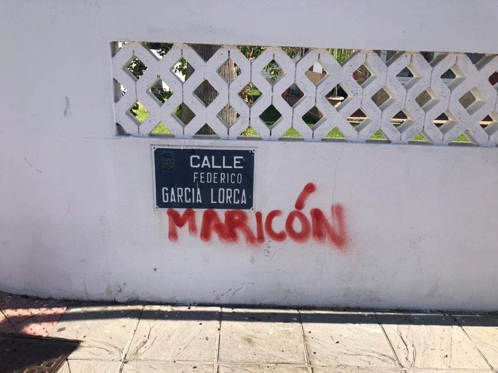 La pintada homófoba en una calle Federico García Lorca