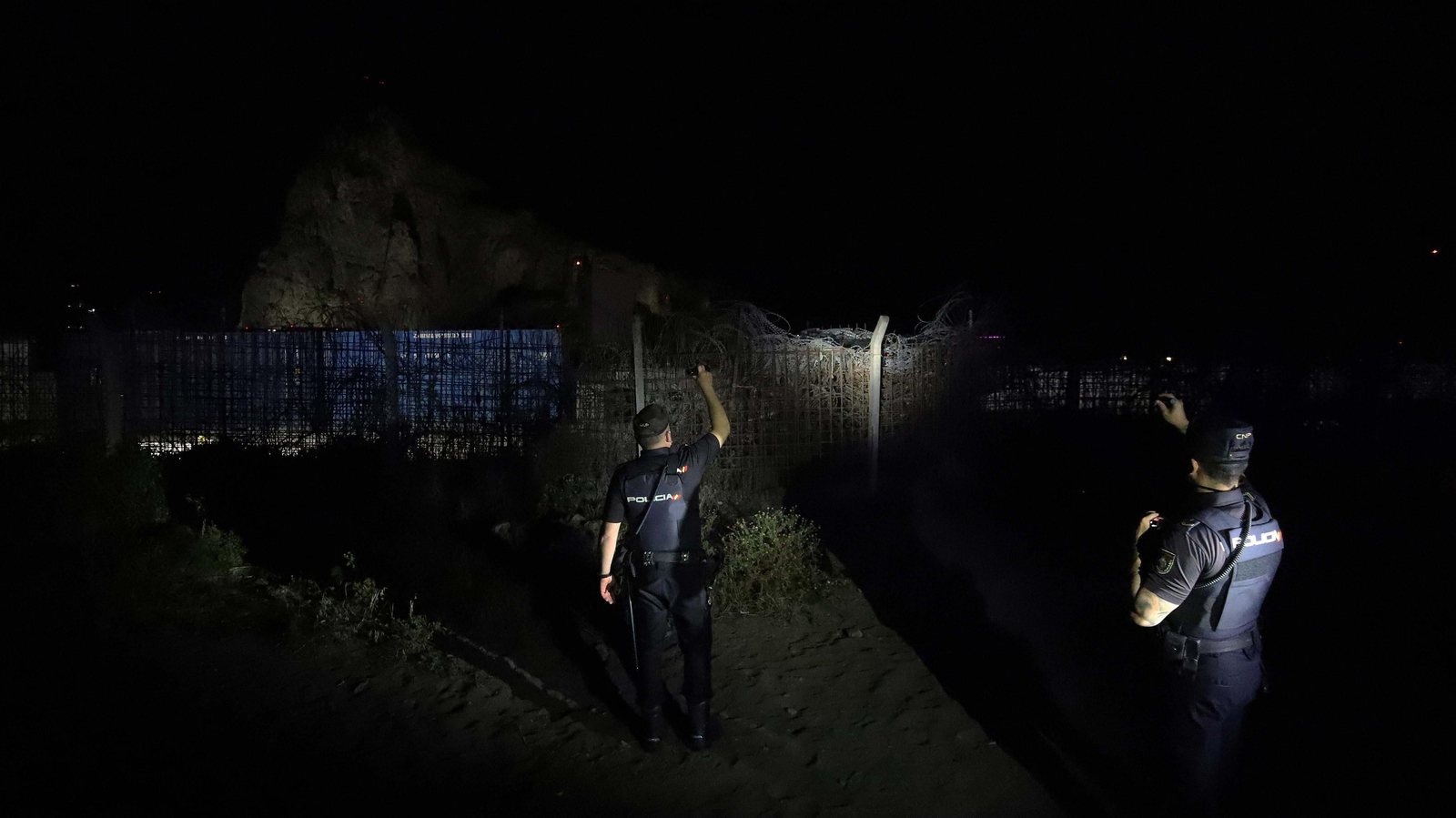 Fotos de una noche de patrulla con la Policía Nacional en La Línea