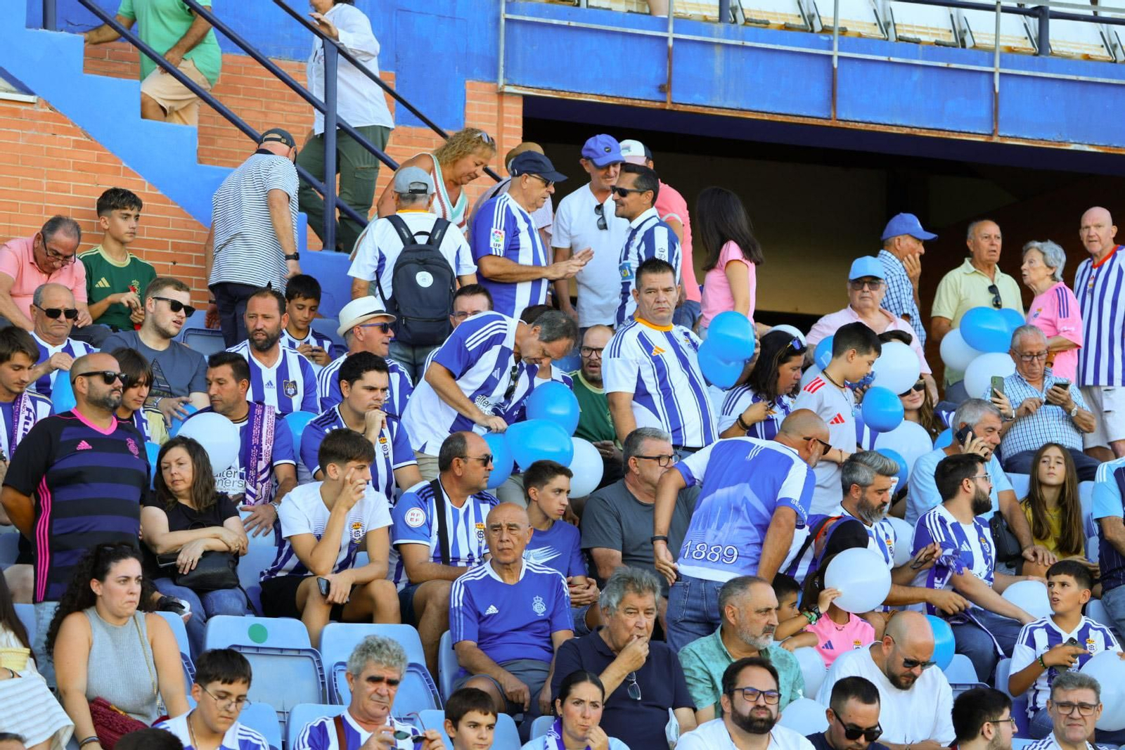 Búscate en las gradas del Nuevo Colombino durante el Recre-Puente Genil