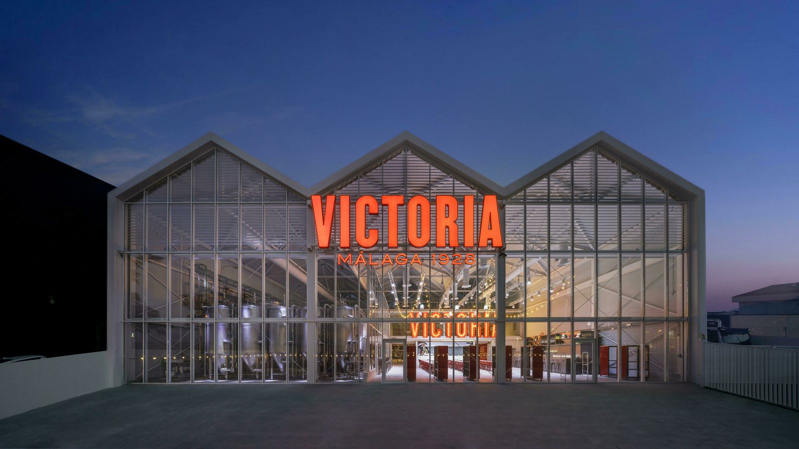 Vista exterior de la fábrica en Málaga.