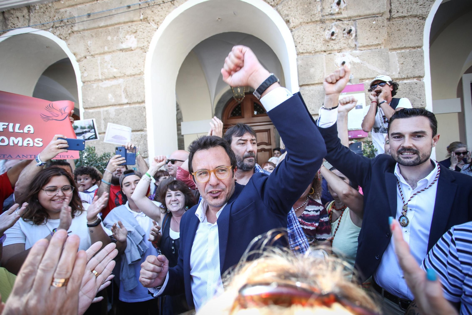 Imágenes de la investidura de José María González Kichi