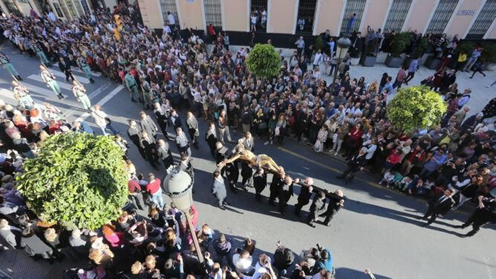 Así fue la procesión del Cristo de la Vera+Cruz acompañado por la Legión en el año 2019
