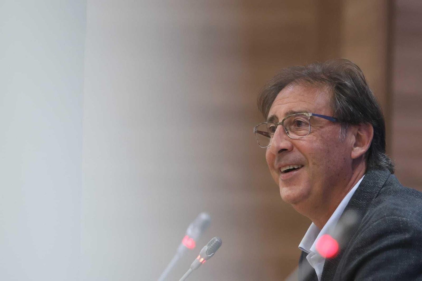 Loren Juarros, durante la rueda de prensa.