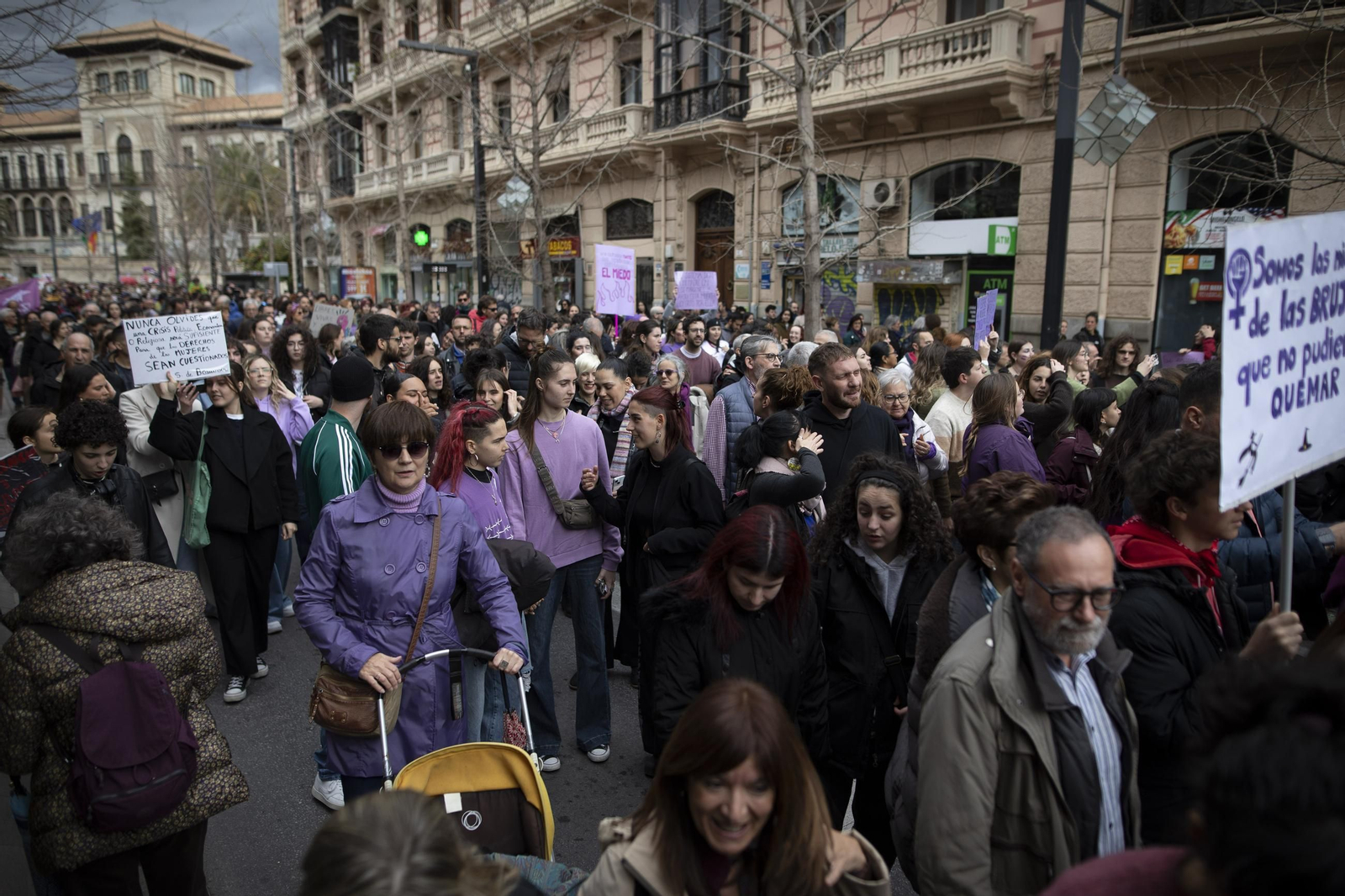 Las mejores imágenes de la manifestación del 8M en Granada