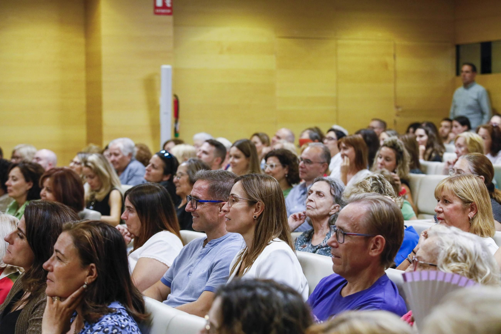 Carmen Mola presenta su libro "El clan" en la Casa de las mariposas de Almería, en imágenes