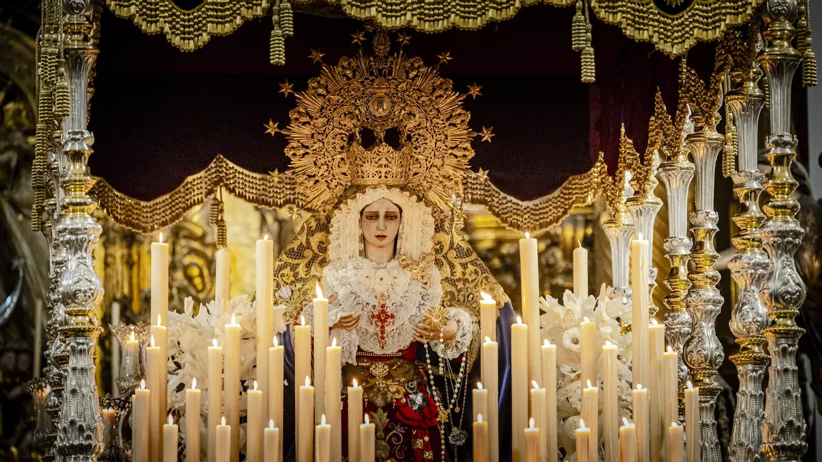 La Virgen de la Victoria Recorrerá las Calles del Mentidero de Cádiz en un Rosario Público el 15 de Agosto: Horario e Itinerario La Virgen de la Victoria Recorrerá las Calles del Mentidero de Cádiz en un Rosario Público el 15 de Agosto: Horario e Itinerario