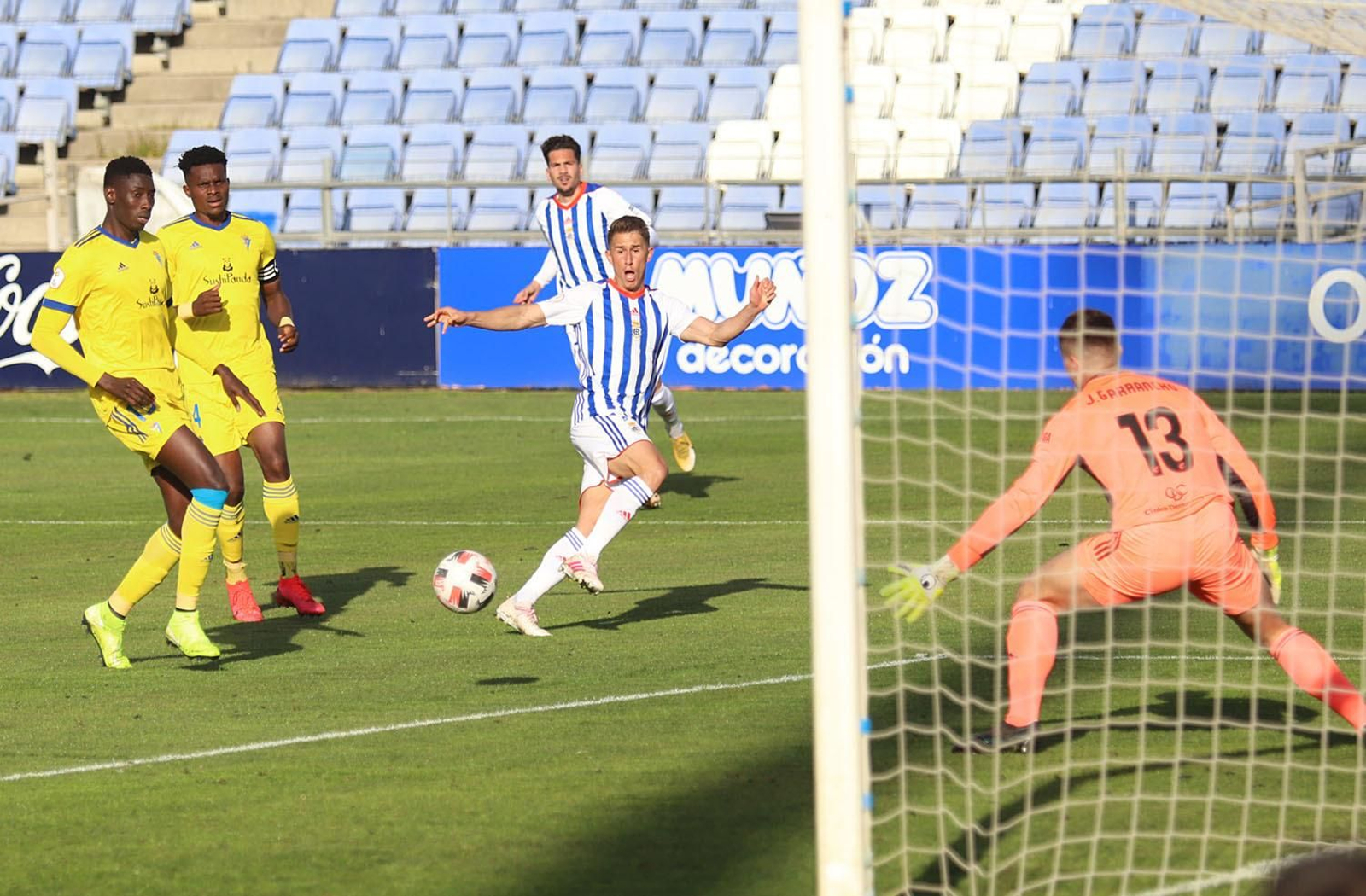 Imágenes del encuentro entre el Recreativo de Huelva y Cadiz B
