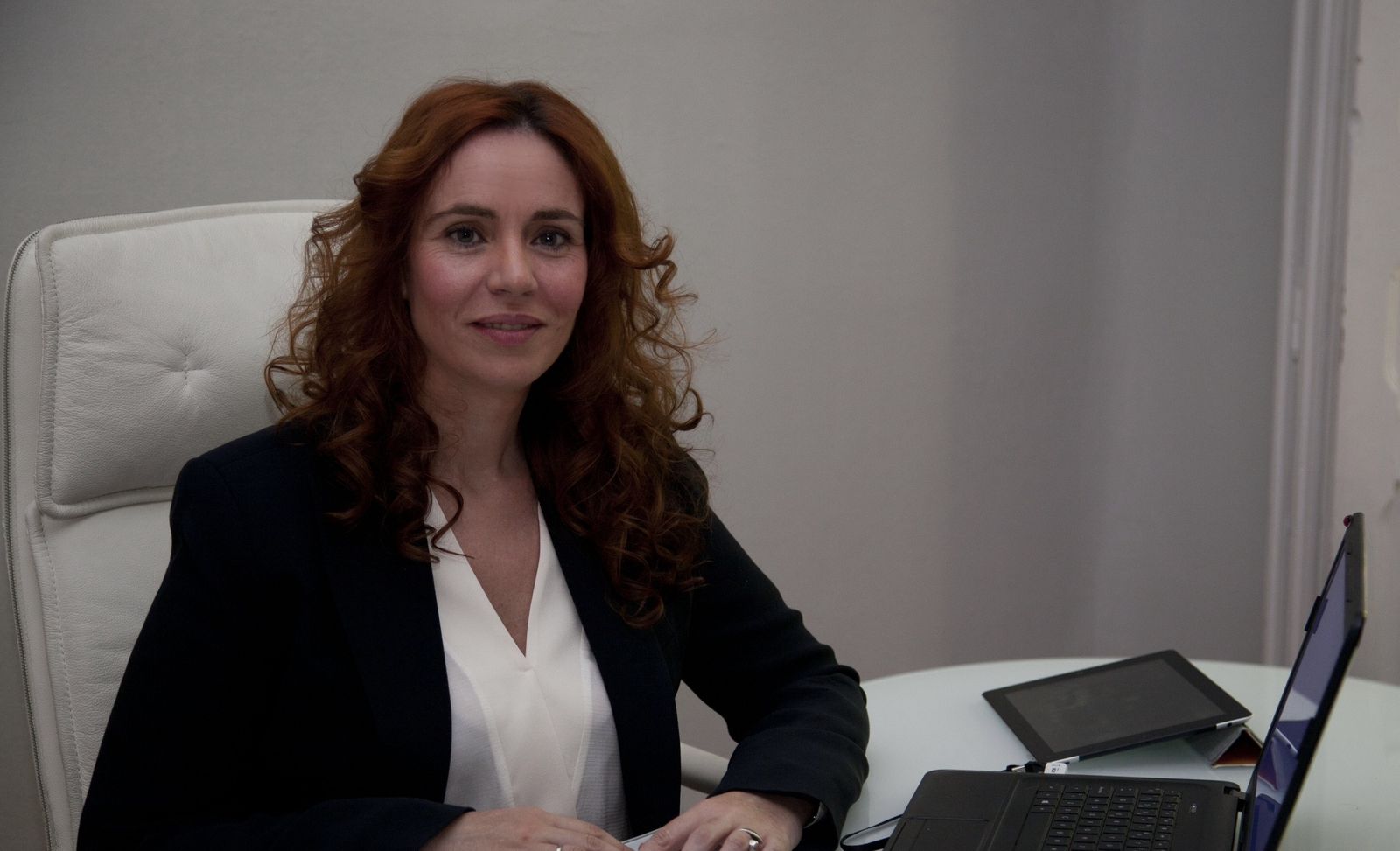 Ángela Quintas, especialista en Química Orgánica y Clínica, es la autora del libro.