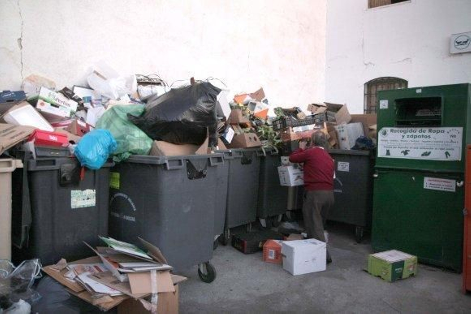 Ogíjares y Otura acumulan 36 toneladas de basura en el primer día de huelga
