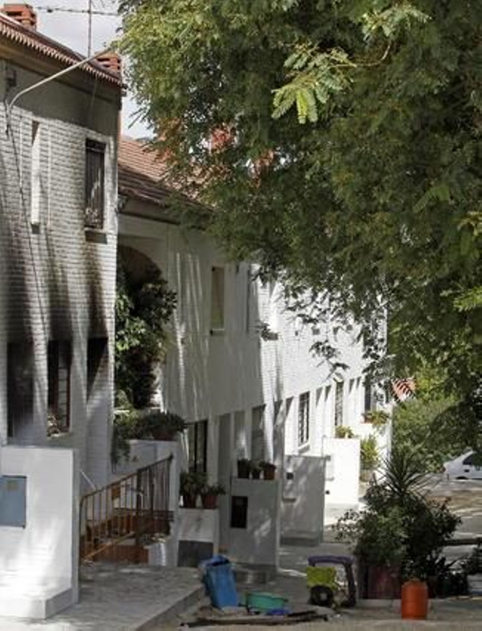 Estado de las viviendas el día después de los incidentes. / EFE