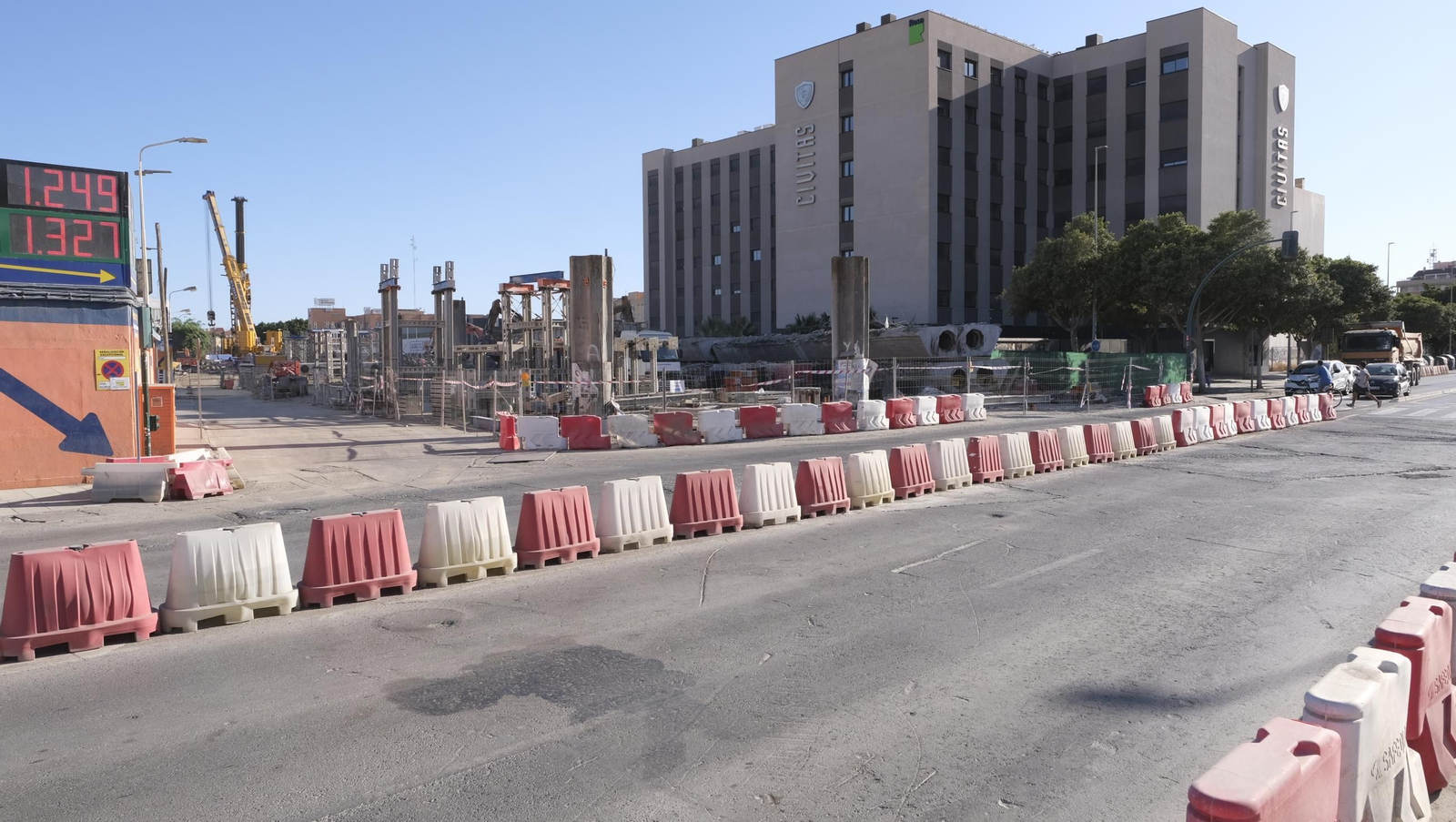 El Puente de la Avenida del Mediterráneo ya es historia, en imágenes