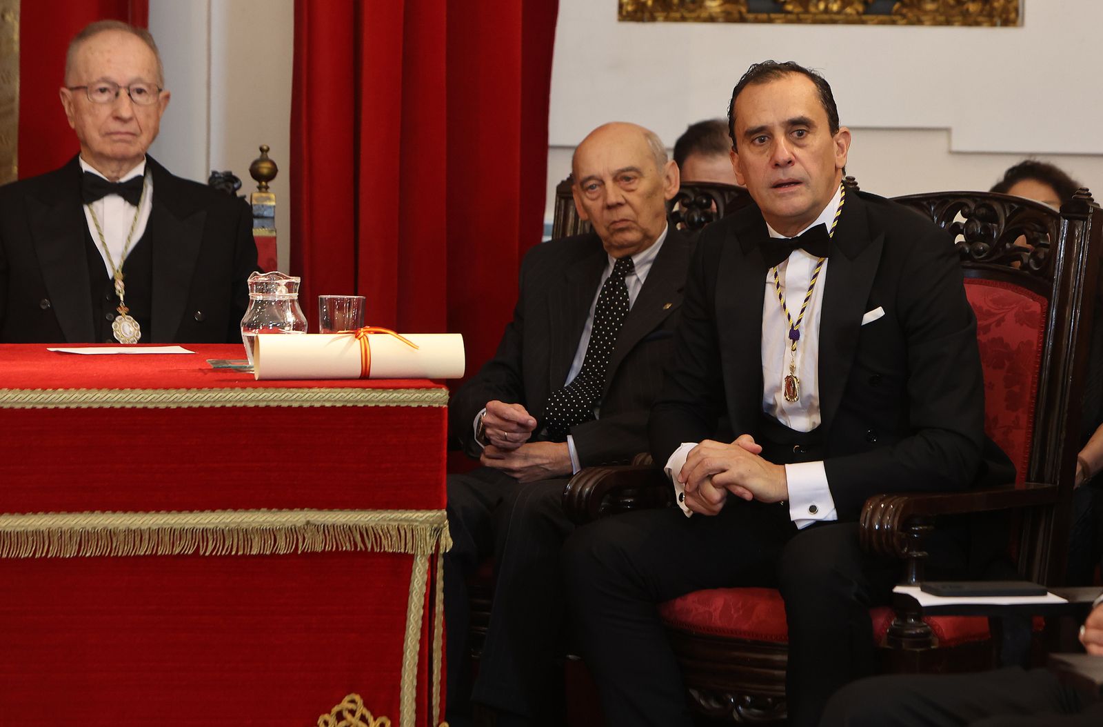 SALVADOR MORALES CONDE TOMA POSESION DE LA PLAZA DE ACADEMICO DE NUMERO DE LA REAL ACADEMIA DE MEDICINA Y CIRUJIA DE SEVILLA