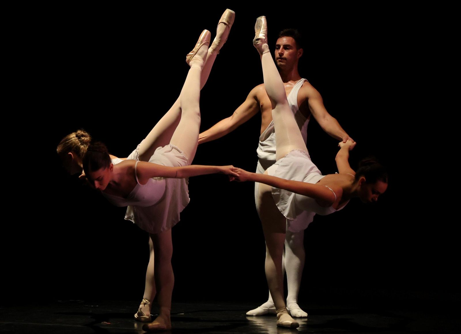 La danza alza el vuelo en el Conservatorio Ángel Pericet de Málaga, en imágenes