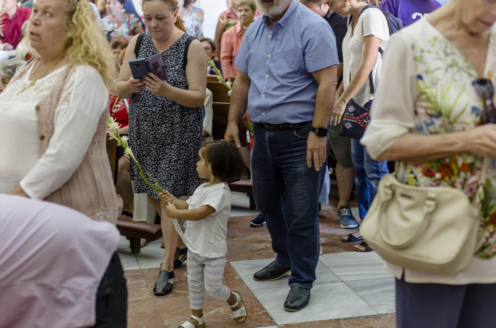 Las imágenes de la ofrenda y el pregón de la patrona de Cádiz, la Virgen del Rosario.