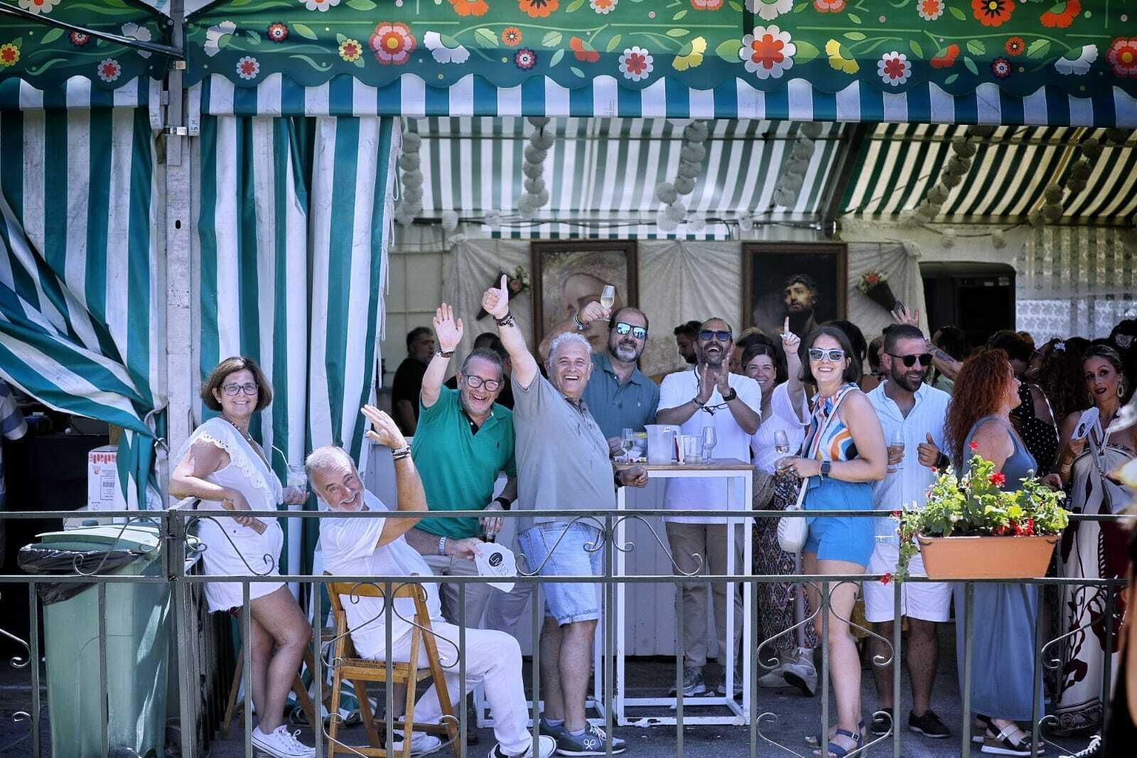 Búscate en las imágenes del Día de la Mujer de la Feria del Carmen de San Fernando