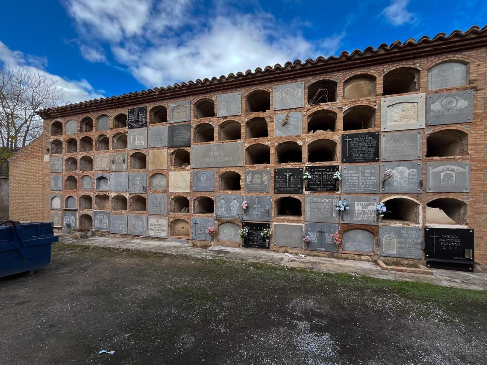 Día de Los Santos en el cementerio de San Fernando y San Eufrasio de Jaén, en imágenes