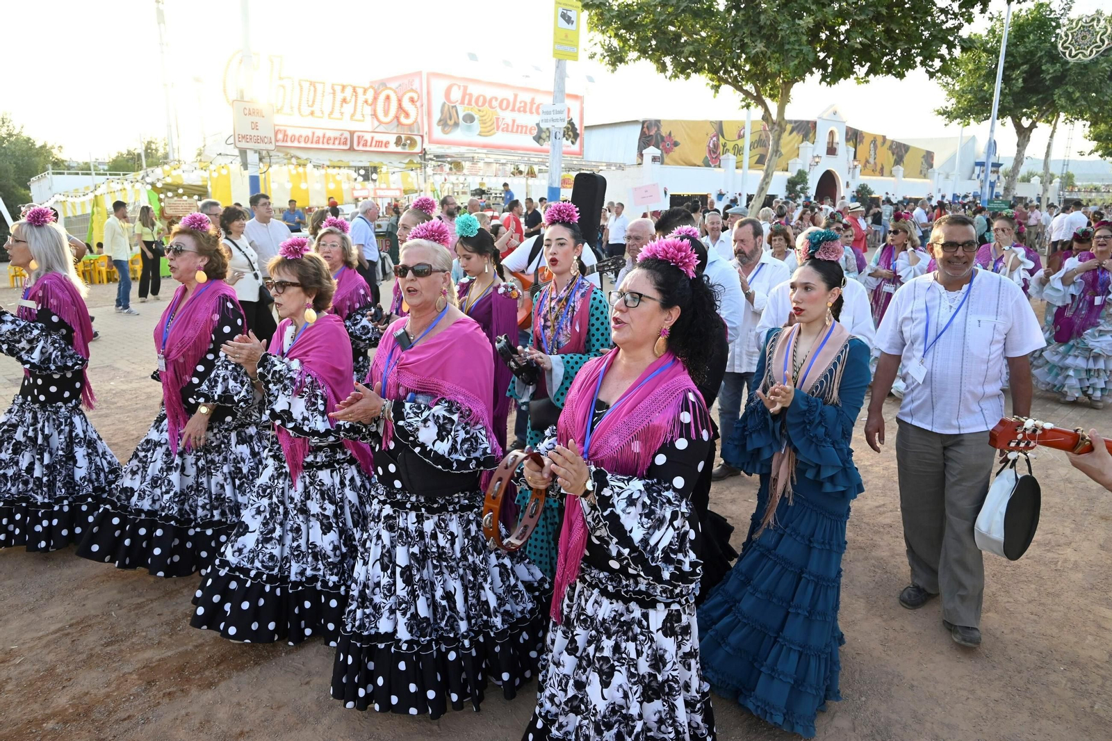 El pasacalles de coros rocieros en la Feria de Córdoba