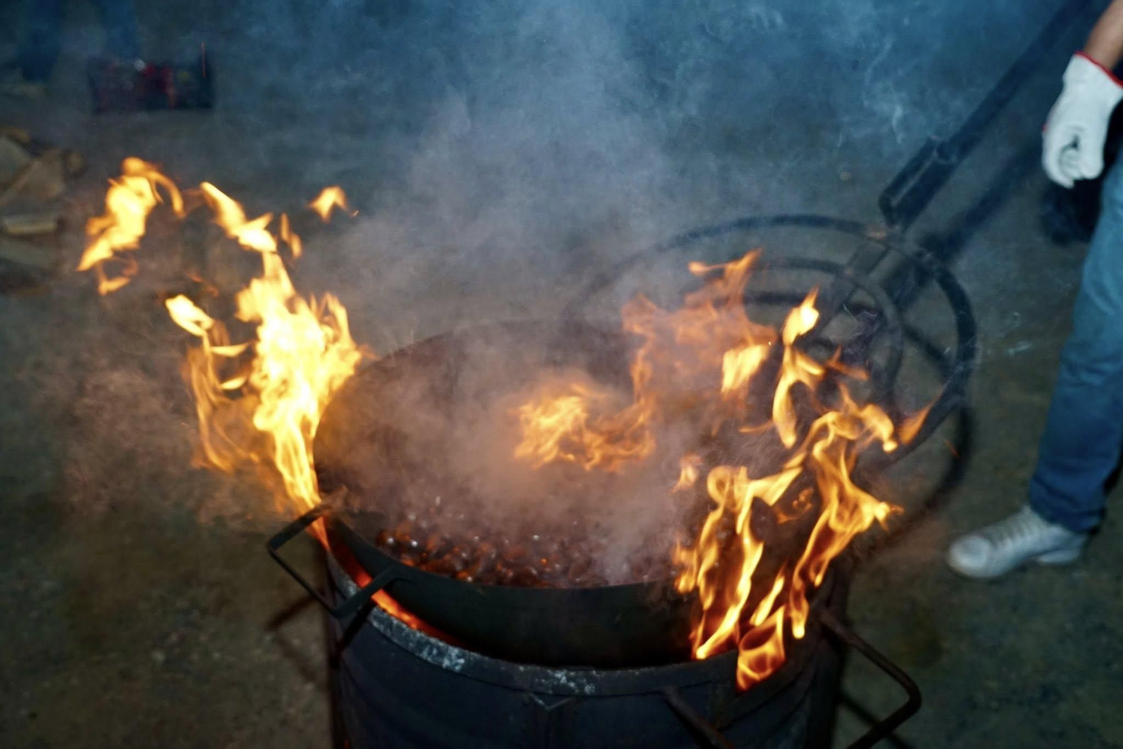 Miles de vecinos se reunieron para celebrar el otoño con la tradicional Gran Castañada de Vícar