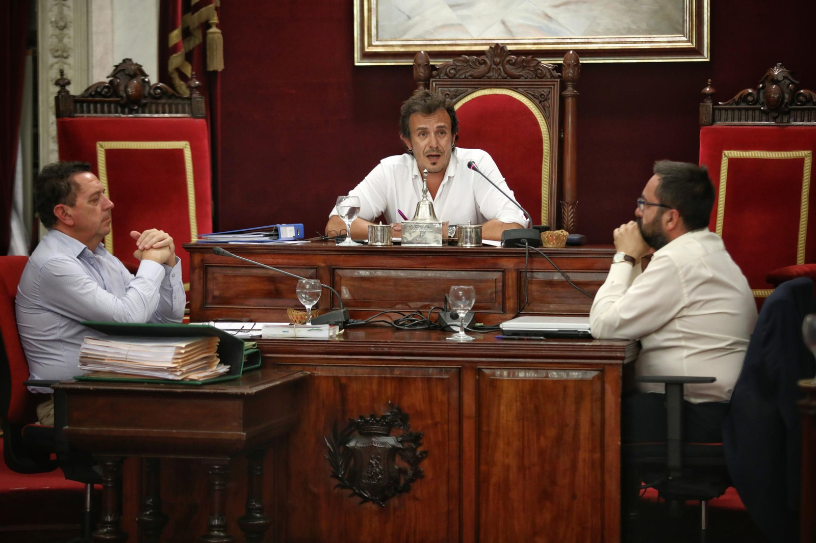El alcalde, José María González, en un pleno del Ayuntamiento.