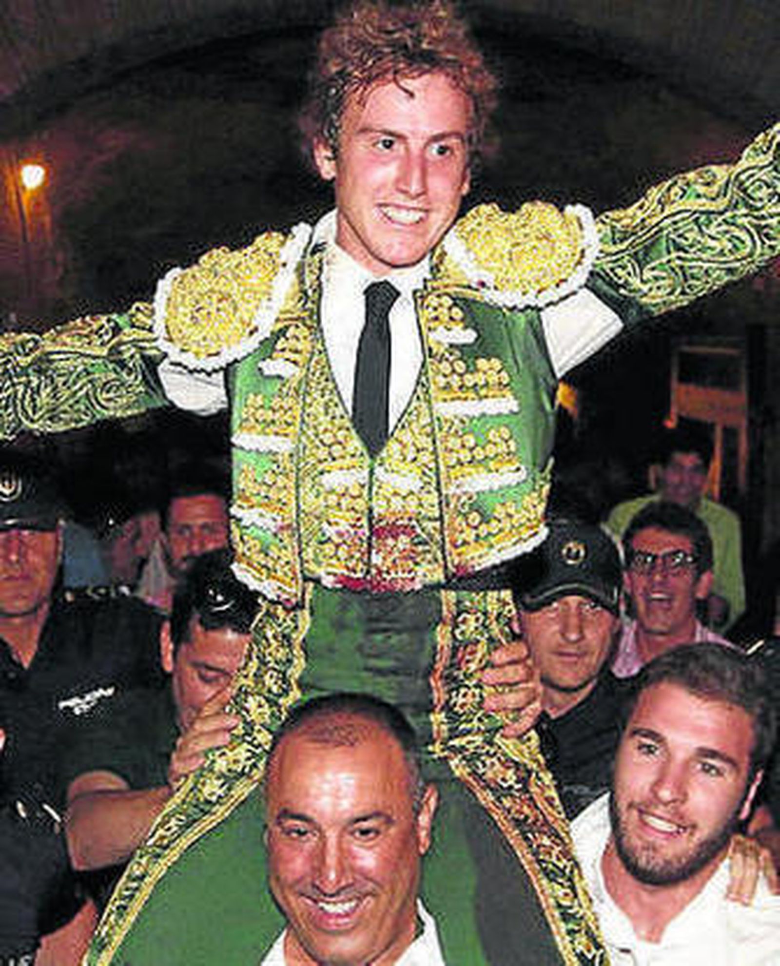 Román, en su salida a hombros.