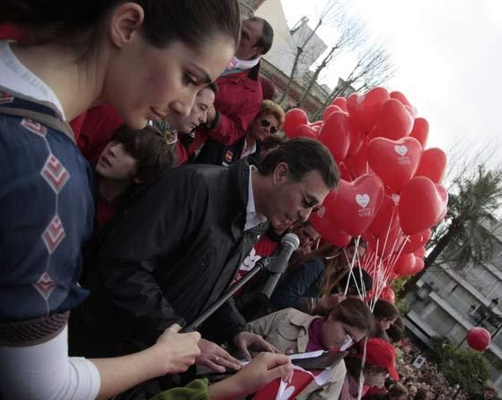 Unas 15.000 personas, según cifras oficiales, se congregaron en la Plaza Nueva para protestar contra el aborto. 

Foto: Victoria Hidalgo