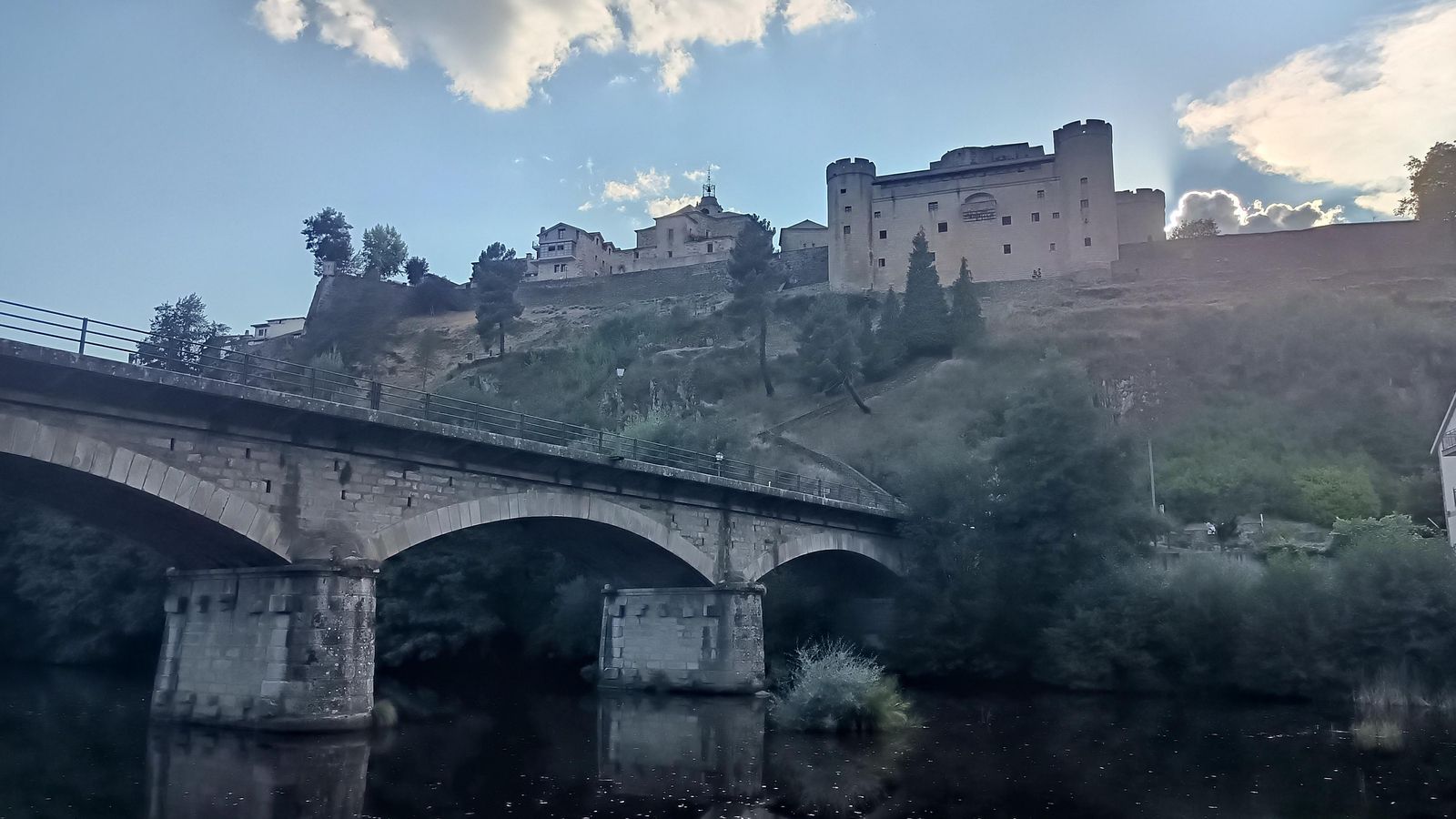 La etapa concluye en Puebla de Sanabria, uno de los pueblos más bonitos de España.