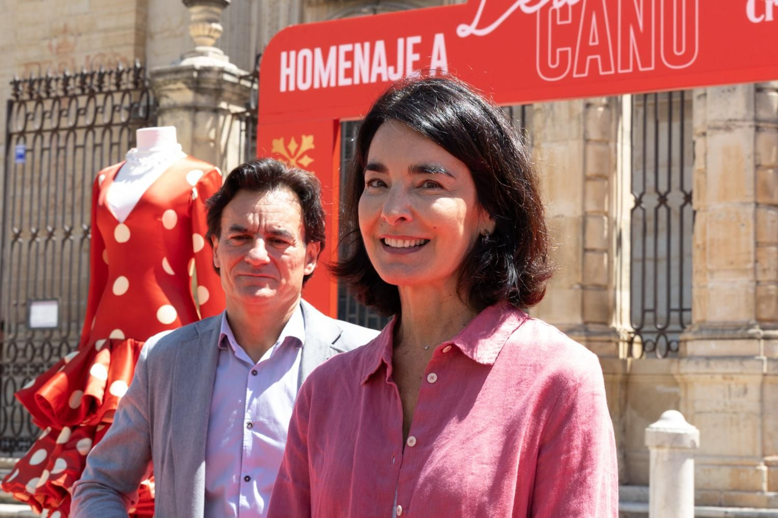 Imágenes del homenaje, a los pies de la Catedral de Leandro Cano.