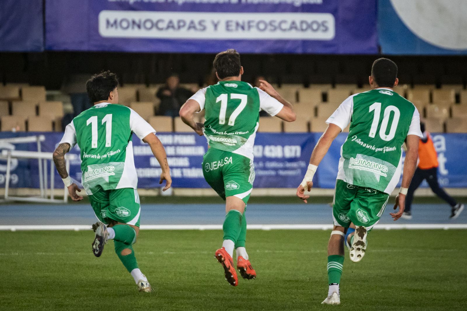 Imágenes del partido entre el Xerez CD y el Yeclano Deportivo en Chapín